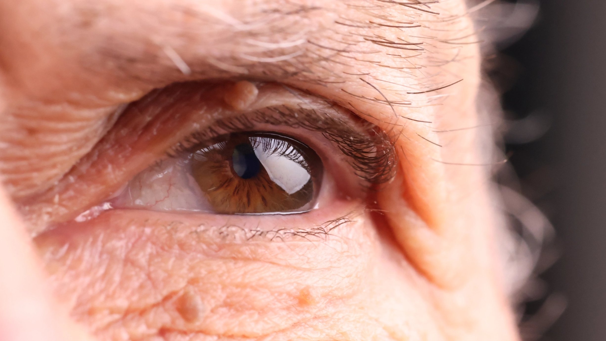 What is presbyopia, or why your eyes stop focusing up close after 40